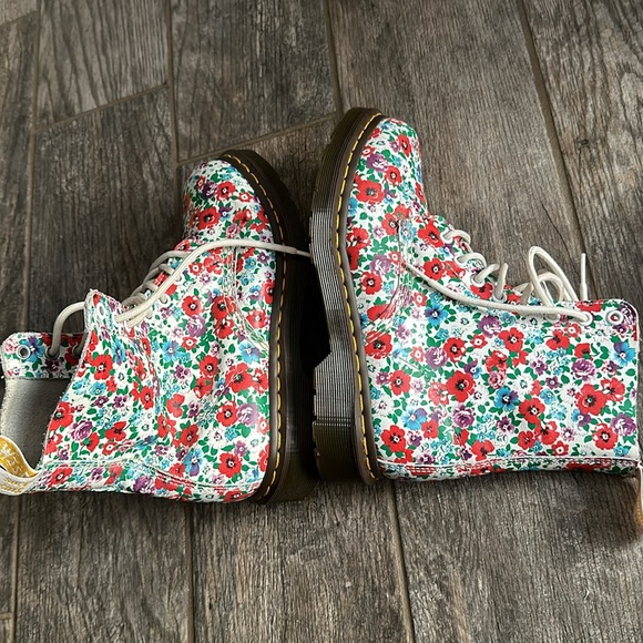 Dr Martens Pascal floral boots - Picture 5 of 9